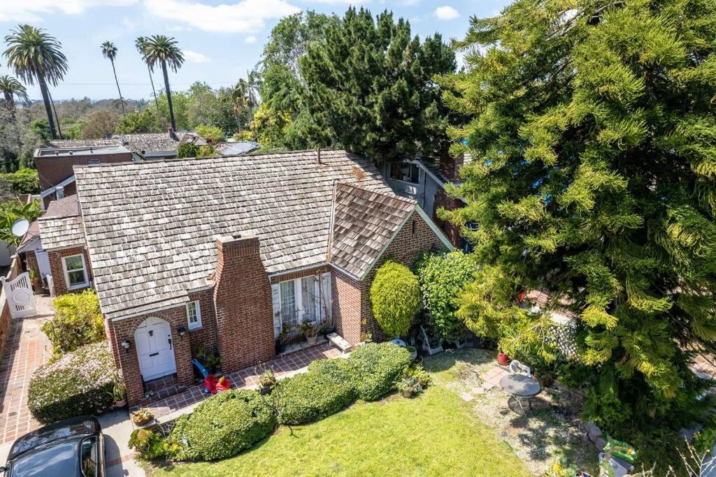 100-Year-Old Cozy Brick Cottage Long Beach Exterior photo