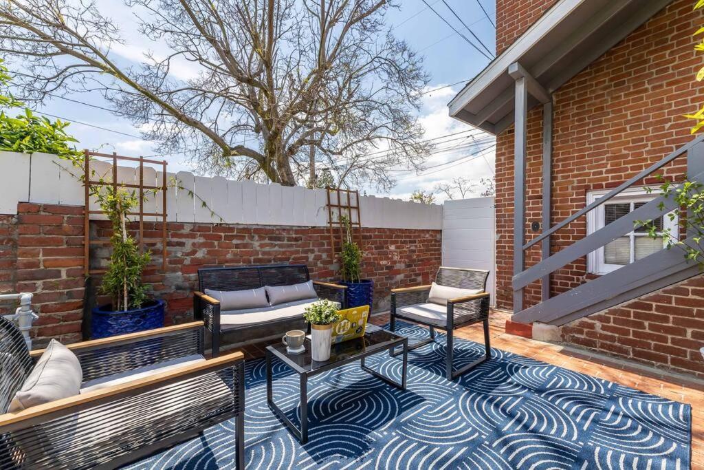 100-Year-Old Cozy Brick Cottage Long Beach Exterior photo