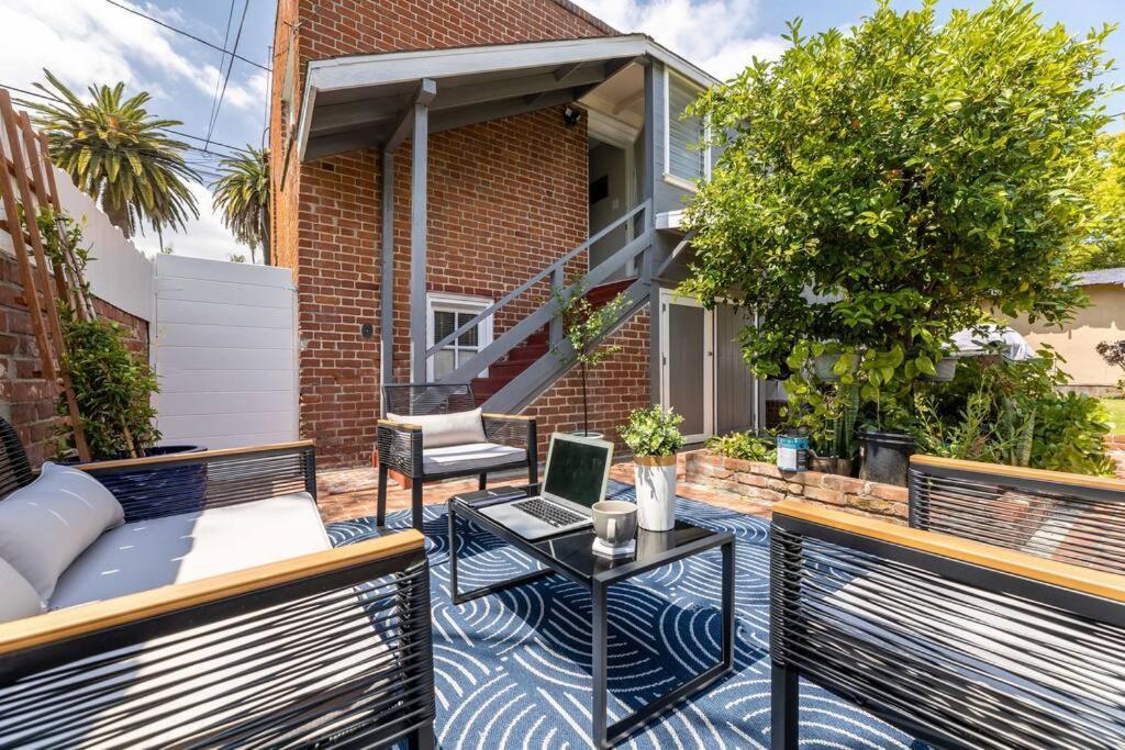 100-Year-Old Cozy Brick Cottage Long Beach Exterior photo