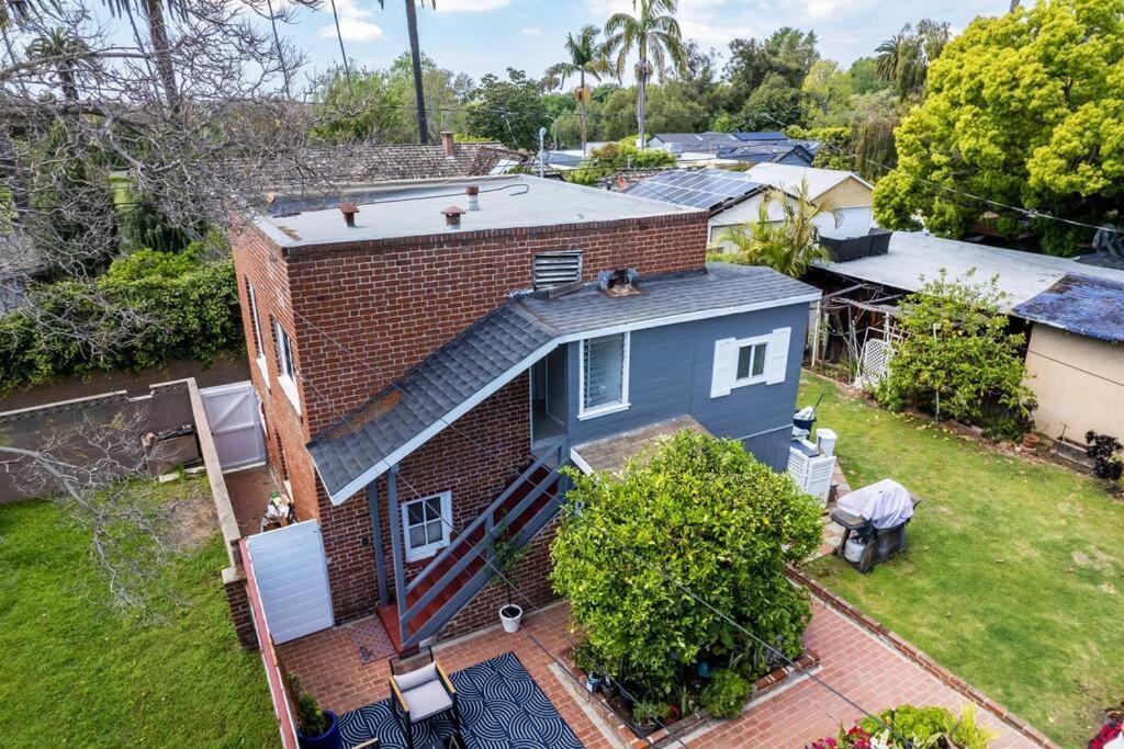 100-Year-Old Cozy Brick Cottage Long Beach Exterior photo