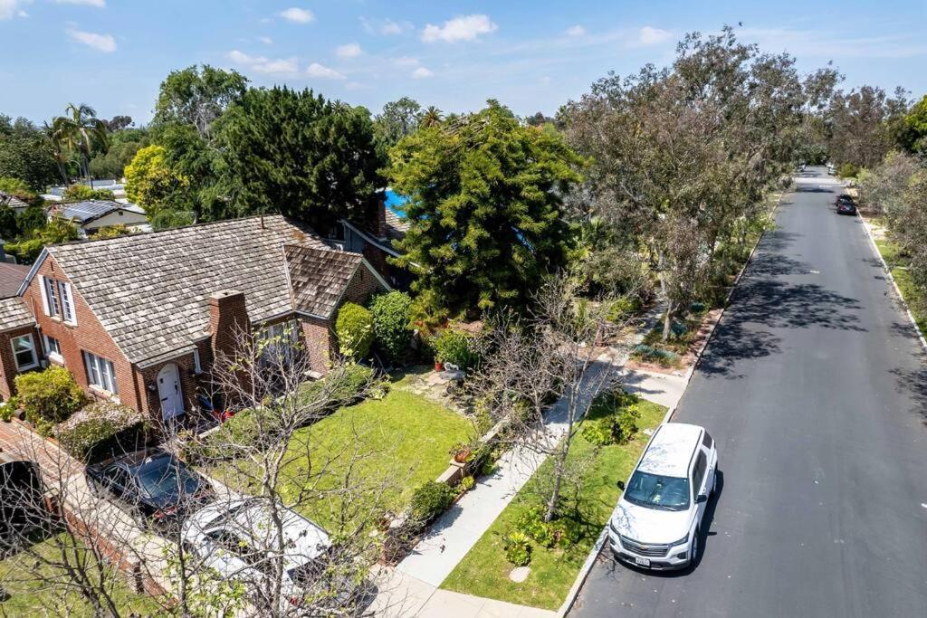 100-Year-Old Cozy Brick Cottage Long Beach Exterior photo